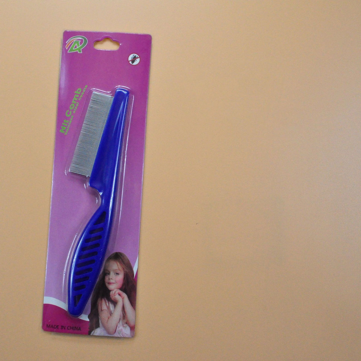 Stainless-steel pet comb teeth detail