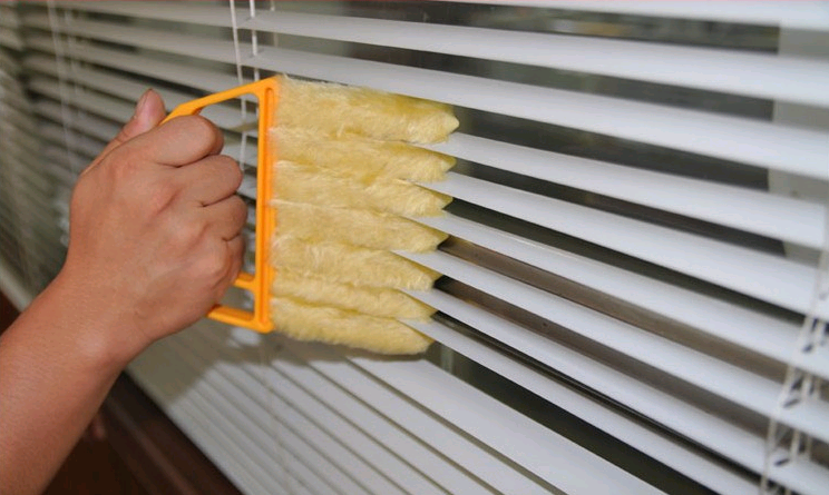 Removable washable covers on blind cleaning brush